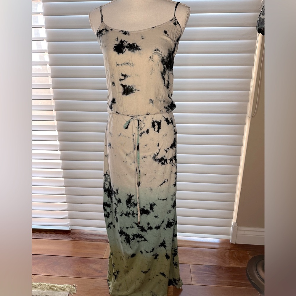 Love Sam is a fun hippie vibe maxi summer dress.